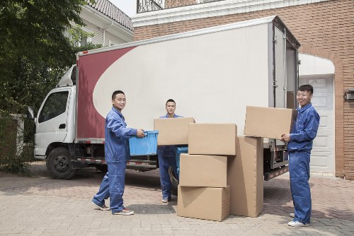 Storage service homepage for Bermondsey with moving and holding options